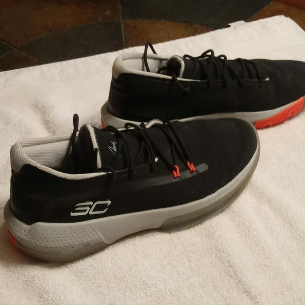 Under Armour SC tennis shoes F27